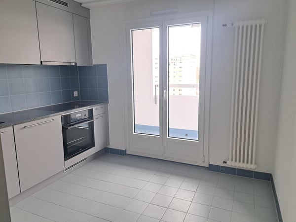 APPARTEMENT RENOVE AVEC BALCON ET ASCENSEUR 3