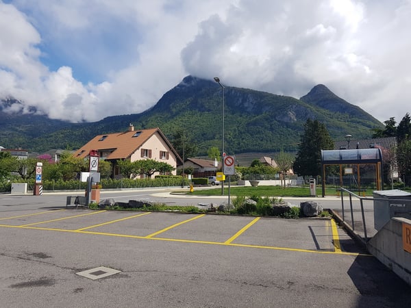 Plusieurs places de parc extérieures à louer 2