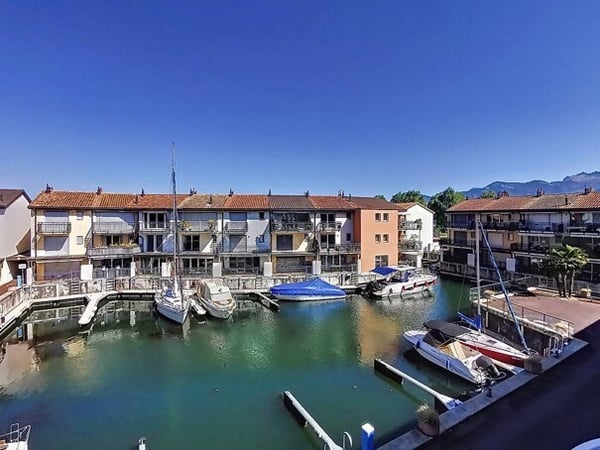 Magnifique appartement traversant de 2.5 pièces avec mezzanine 1