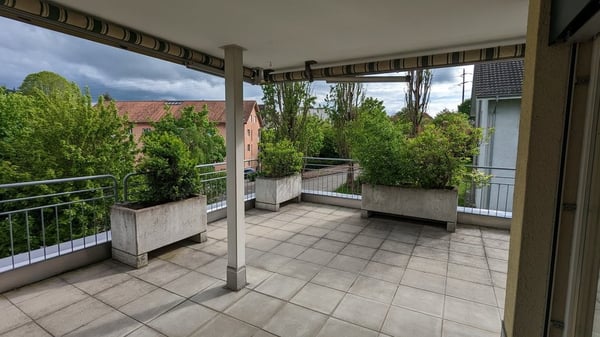 Helle 1.5-Zimmer-Attika-Wohnung in der nähe vom Shoppyland 9