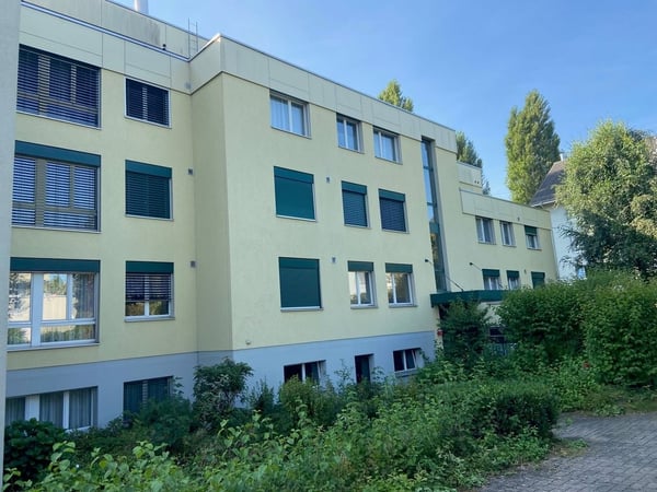 Helle 2.5-Zimmer-Attika-Wohnung in der nähe vom Shoppyland 1