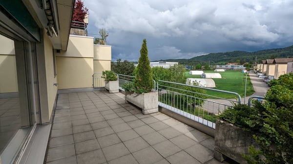 Helle 2.5-Zimmer-Attika-Wohnung in der nähe vom Shoppyland 10