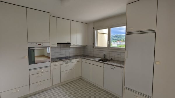 Helle 2.5-Zimmer-Attika-Wohnung in der nähe vom Shoppyland 11