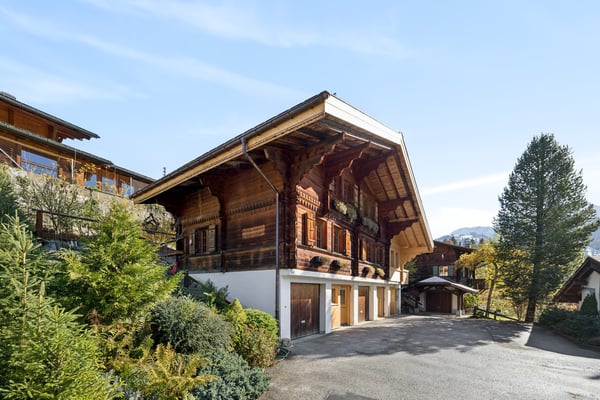 Une adresse privilégiée au coeur du village de Lauenen 1