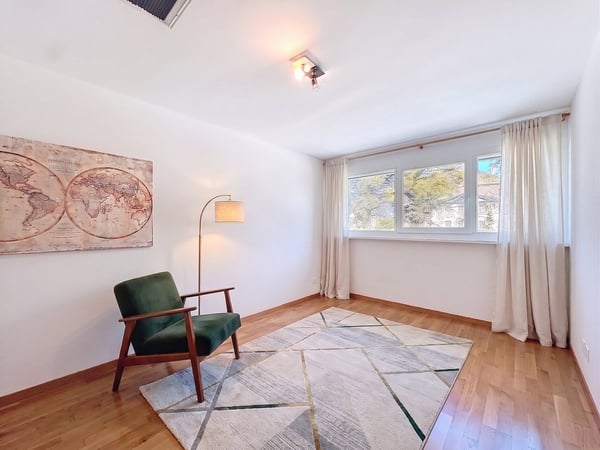 Duplex lumineux de 4,5 pièces, avec balcon plein sud et vue dégagée - belle opportunité à Belfaux 12