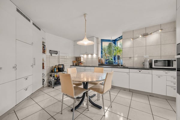 Villa individuelle de 6 pièces avec grand jardin et piscine chauffée - à Payerne 5