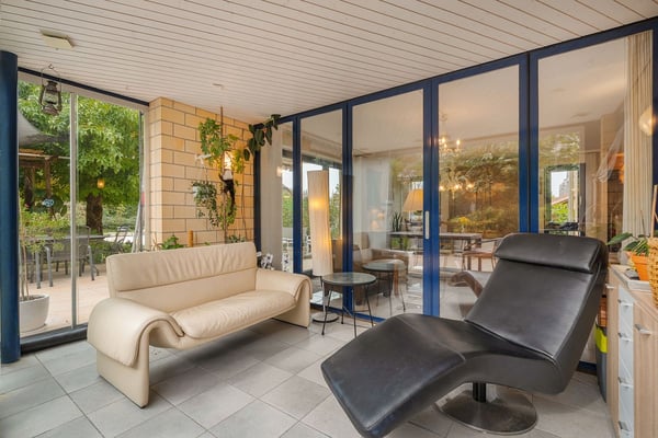 Villa individuelle de 6 pièces avec grand jardin et piscine chauffée - à Payerne 13