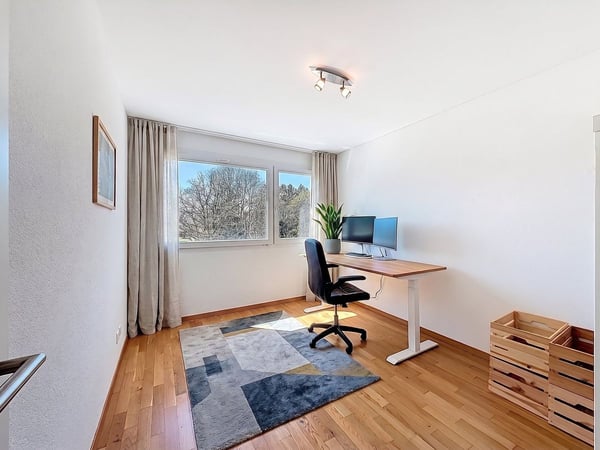 Duplex lumineux de 4,5 pièces, avec balcon plein sud et vue dégagée - belle opportunité à Belfaux 10