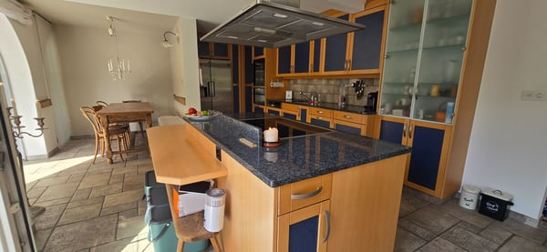 Unique villa jumelle rénovée 2.5 pièces de 375m2 à Conthey 2