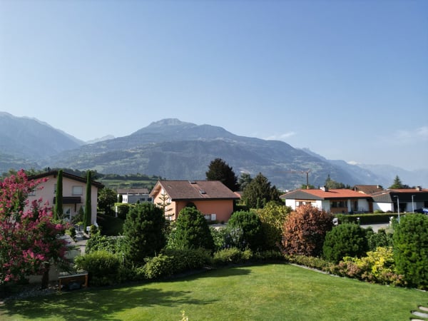 Unique villa jumelle rénovée 2.5 pièces de 375m2 à Conthey 12