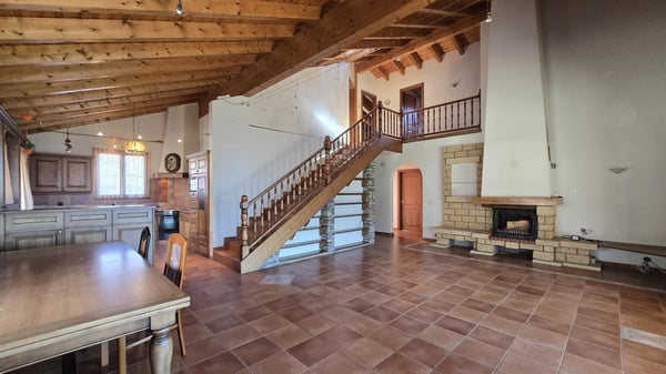 Spacieuse villa 2.5 pièces de 240m2 nets terrain de 845m2 à Savièse 1