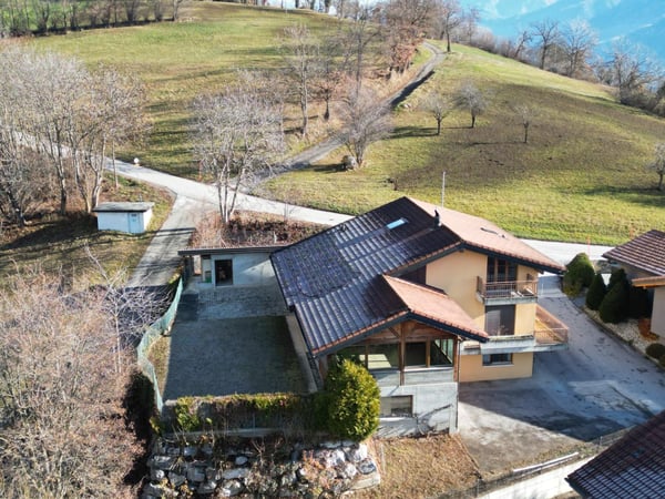 Spacieuse villa 2.5 pièces de 240m2 nets terrain de 845m2 à Savièse 2