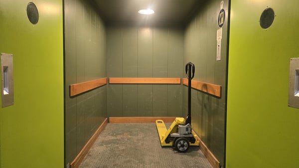 Locaux commerciaux avec vitrines 427m2 à Conthey 8