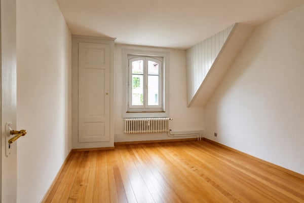 Charme vore ruschtikale Dachwohnig i tiptopem Zuestand ir Länggass 3