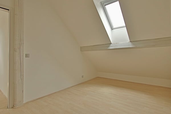 Charme vore ruschtikale Dachwohnig i tiptopem Zuestand ir Länggass 4