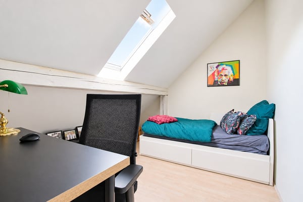 Charme vore ruschtikale Dachwohnig i tiptopem Zuestand ir Länggass 9