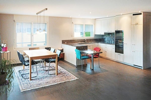 Helle 4.5-Zimmer-Wohnung mit Südbalkon, Bergsicht und naturnahem Wohngefühl 2