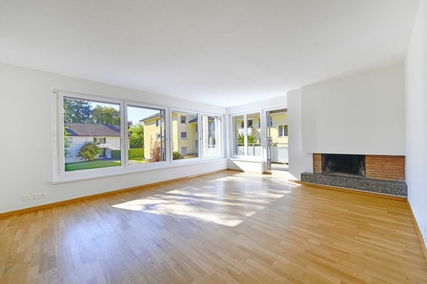 4.5-Zimmer Etagenwohnung mit Balkon an ruhiger Lage im steuergünstigen Herrliberg 7
