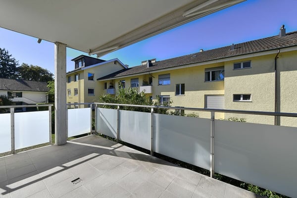 4.5-Zimmer Etagenwohnung mit Balkon an ruhiger Lage im steuergünstigen Herrliberg 11