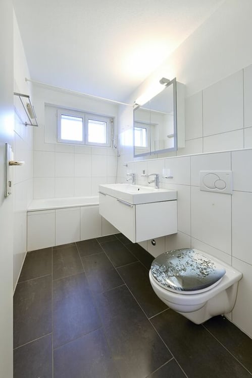 4.5-Zimmer Etagenwohnung mit Balkon an ruhiger Lage im steuergünstigen Herrliberg 13