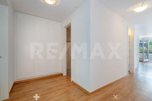 Gepflegte 2.5-Zimmer-Wohnung mit Balkon und Aussenparkplatz (Erstwohnsitz) 3