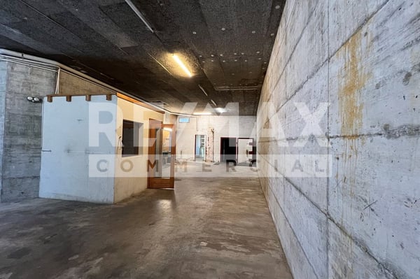 192 m2 Lagerraum mit Büro und PW-Einfahrt in Brienz zu vermieten 3