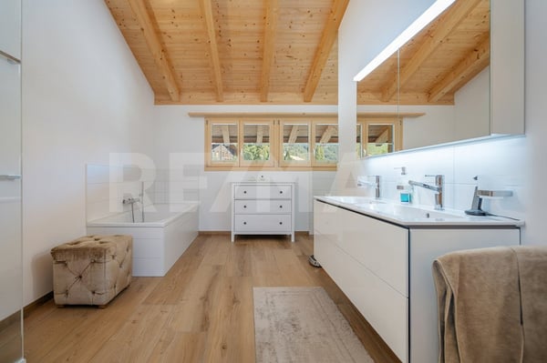 Neuwertiges 5.5-Zimmer-Chalet mit wunderschönem Garten in Hofstetten bei Brienz (Erstwohnsitz) 8