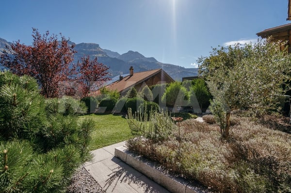 Neuwertiges 5.5-Zimmer-Chalet mit wunderschönem Garten in Hofstetten bei Brienz (Erstwohnsitz) 12