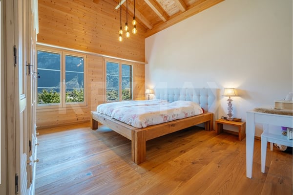 Neuwertiges 5.5-Zimmer-Chalet mit wunderschönem Garten in Hofstetten bei Brienz (Erstwohnsitz) 7