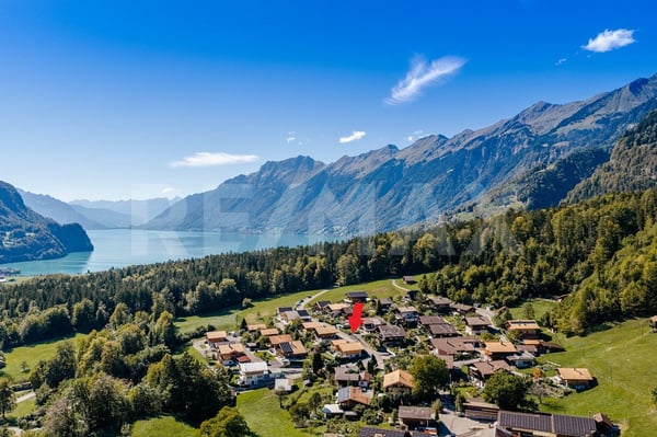 Neuwertiges 5.5-Zimmer-Chalet mit wunderschönem Garten in Hofstetten bei Brienz (Erstwohnsitz) 2