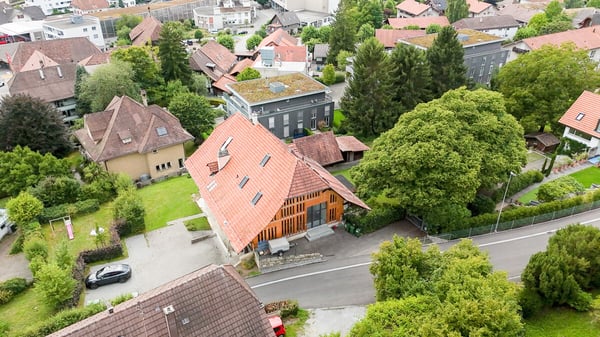 Bauernhaus mit modernem (Gewerbe-)Anbau 4