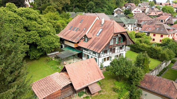 Bauernhaus mit modernem (Gewerbe-)Anbau 2