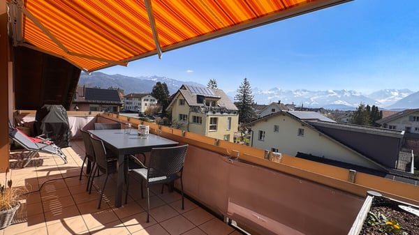 Grosszügig, 6.5 Zimmer, Top-Aussicht, perfekte Lage und 3 Balkone 1