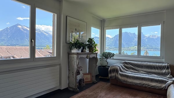 Grosszügige 4.5 Zimmer Wohnung mit 2 EHP 3