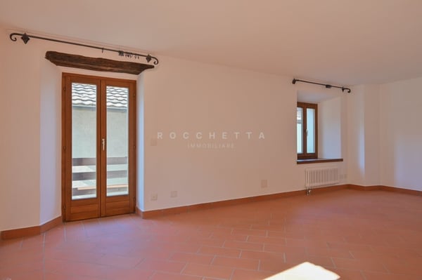 Storica casa nel Nucleo con Piazzetta privata e box-auto 10