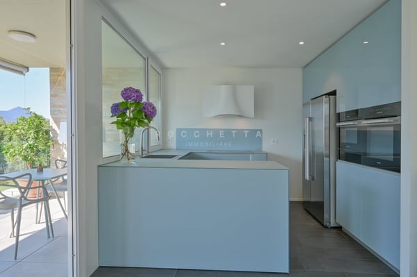 Elegante e prestigioso appartamento a due passi dal Lungolago 6