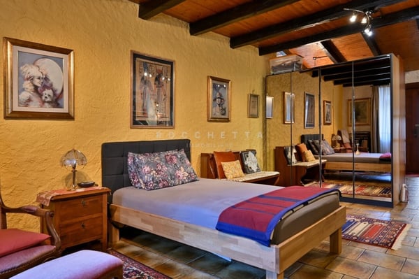 Grande e curata casa ticinese storica con splendido spazio esterno 9
