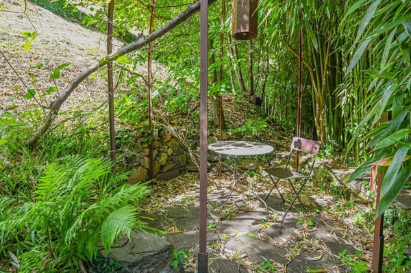 Capolavoro architettonico con fascino ticinese e vista lago 12