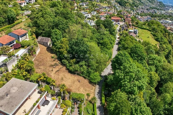 Terreno in posizione ricercata e con fantastica vista lago 5
