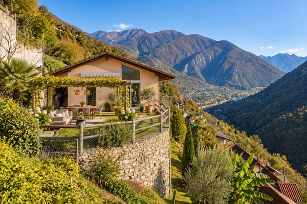 Casa unifamilare con tanto sole e fantastica vista nel verde 3