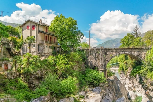Storica Osteria con alloggio in posizione unica a Ponte Brolla 4