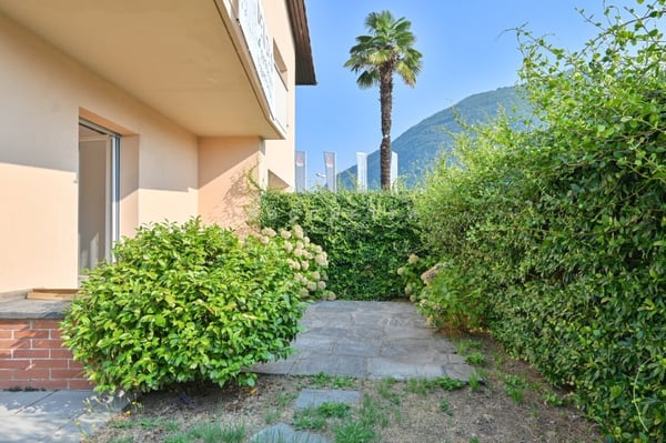 Casa bifamiliare con potenziale in posizione strategica 10
