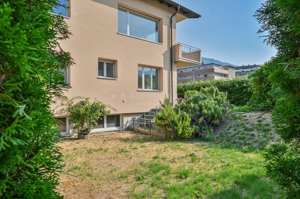 Casa bifamiliare con potenziale in posizione strategica 4