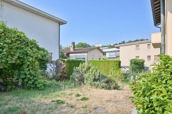 Casa bifamiliare con potenziale in posizione strategica 11