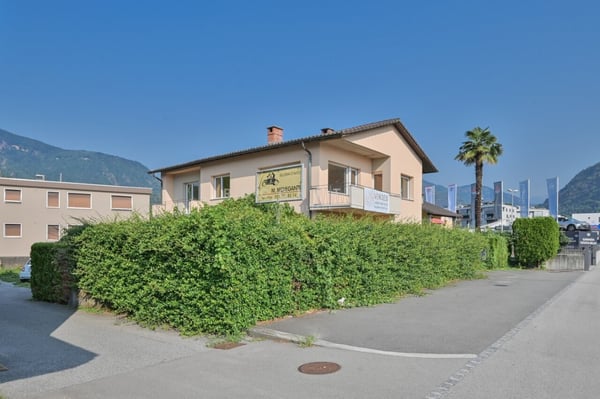 Casa bifamiliare con potenziale in posizione strategica 3