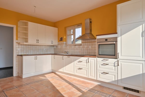 Casa bifamiliare con potenziale in posizione strategica 6