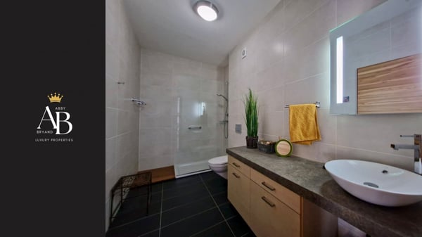 Une Villa unique, contemporaine et individuelle /quartier résidentiel et prisé 9