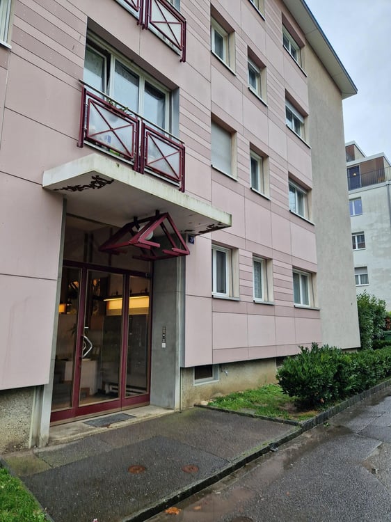 Charmant appartement 2.5 pièces avec vue 1