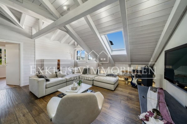 Glück im Grünen - Doppeleinfamilienhaus mit Pool und Gartentraum 2