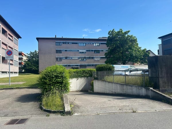 Einstellplätze und Aussenparkplätze zu vermieten 1